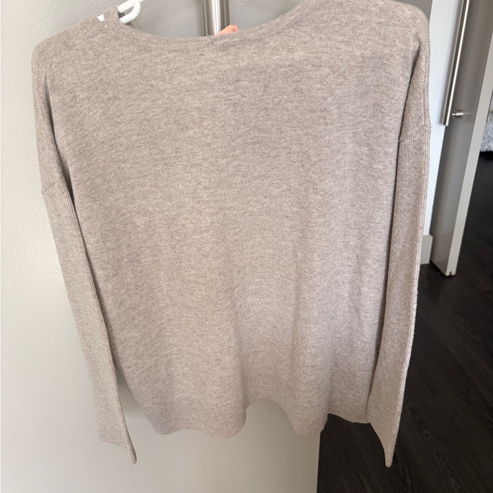 Grey/Tan V-Neck Sweater - Picture 4 of 4